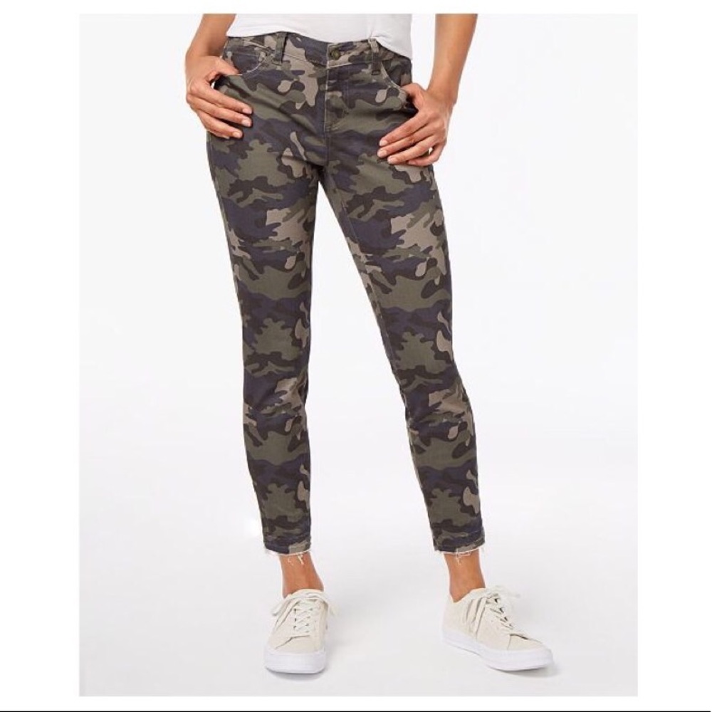 Black Daisy Printed Camo Skinny Ankle Jeans 1